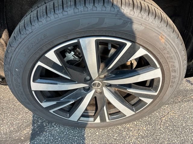 Certified Used 2025 Black Volvo B5 Core image 15