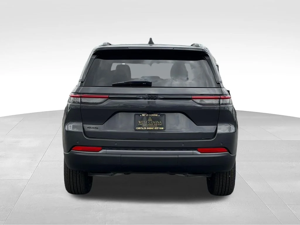 New 2026 Baltic Gray Metallic Clear-Coat Exterior Paint Jeep Altitude image 6