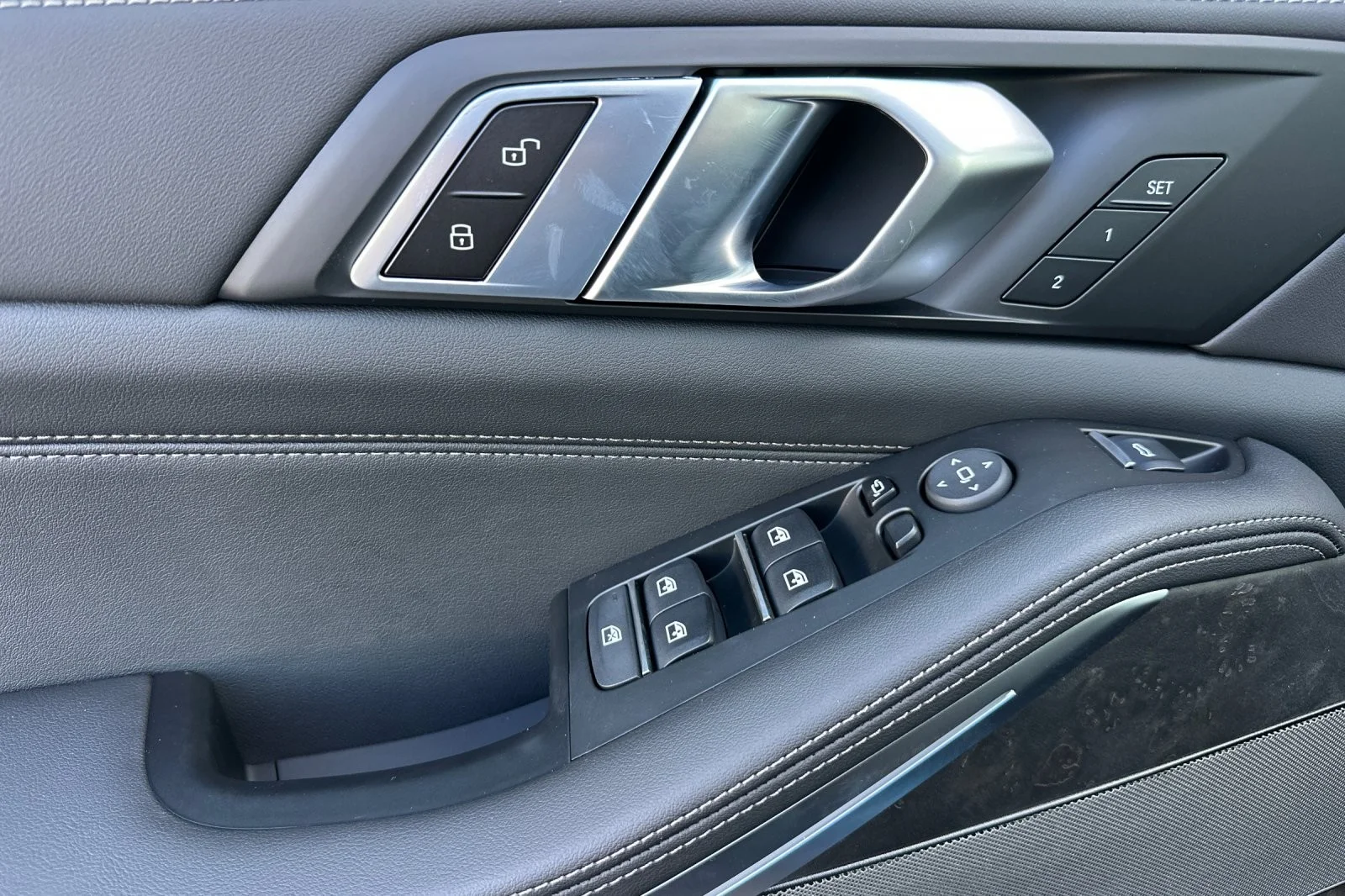 New 2026 Black Sapphire Metallic BMW sDrive40i image 10