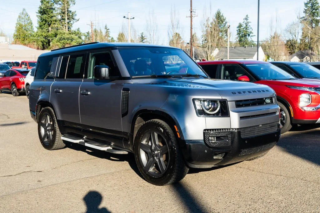 Used 2023  Land Rover X-Dynamic SE image 1
