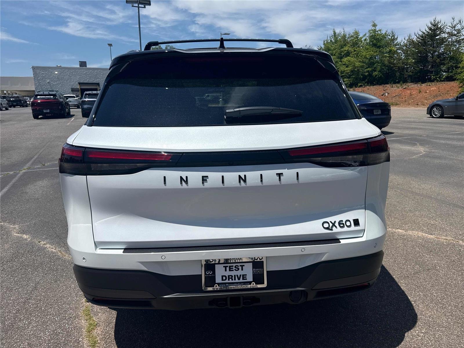 New 2027 2T RAD WHT INFINITI Autograph AWD image 7