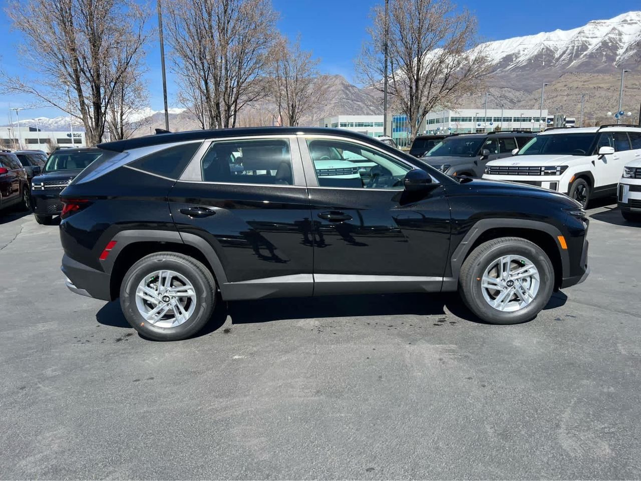 New 2026 Phantom Black Hyundai SE AWD image 43