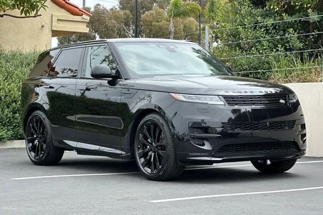 New 2026 Santorini Black Land Rover Dynamic SE image 7