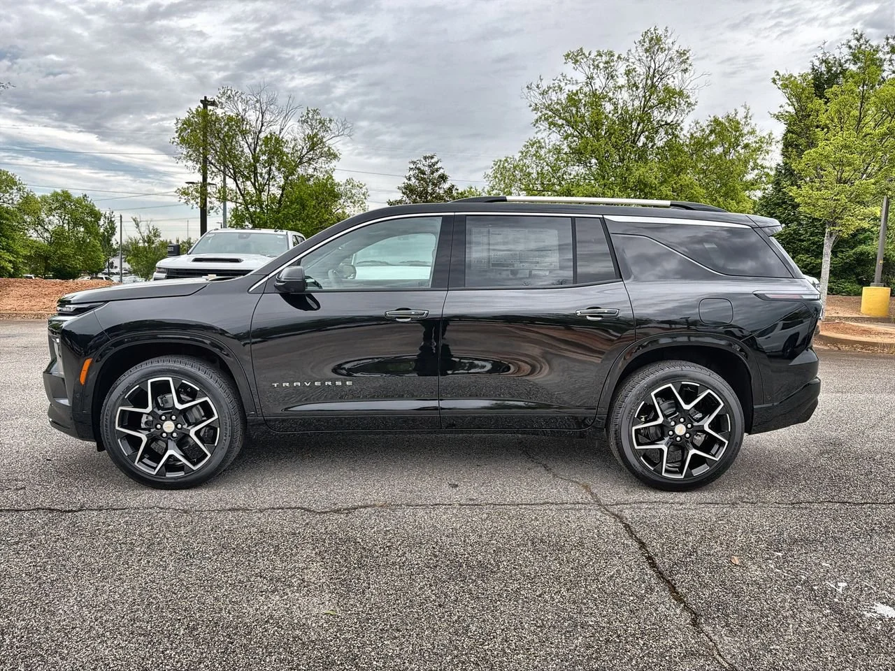 New 2026 Mosaic Black Metallic Chevrolet High Country image 5