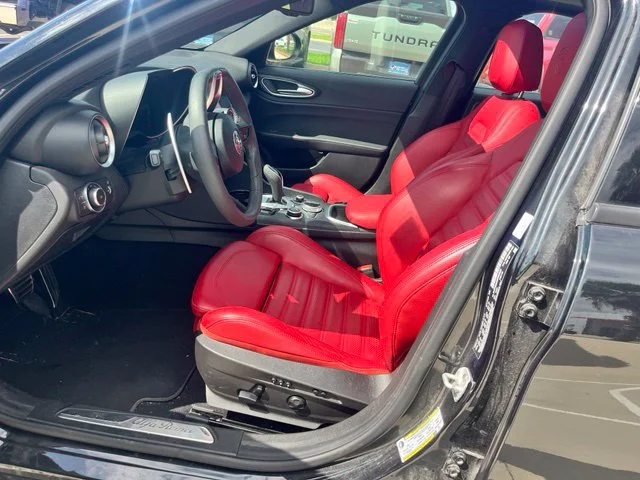 Used 2024  Alfa Romeo Base image 10