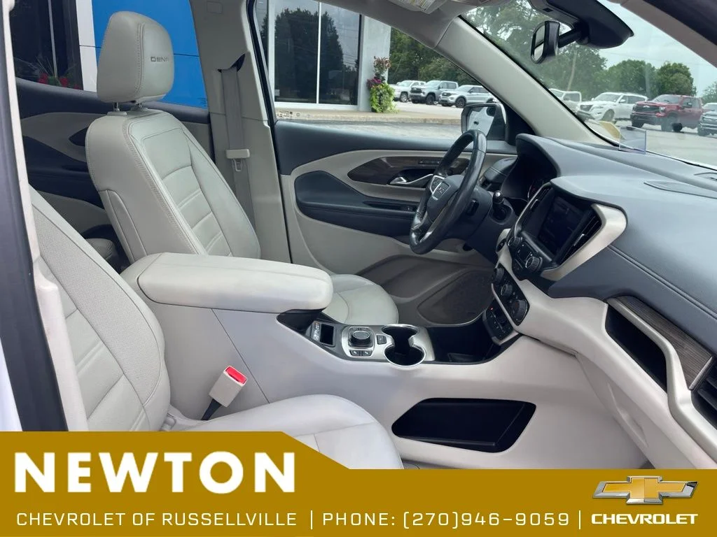 Used 2022 White Frost GMC Denali image 21