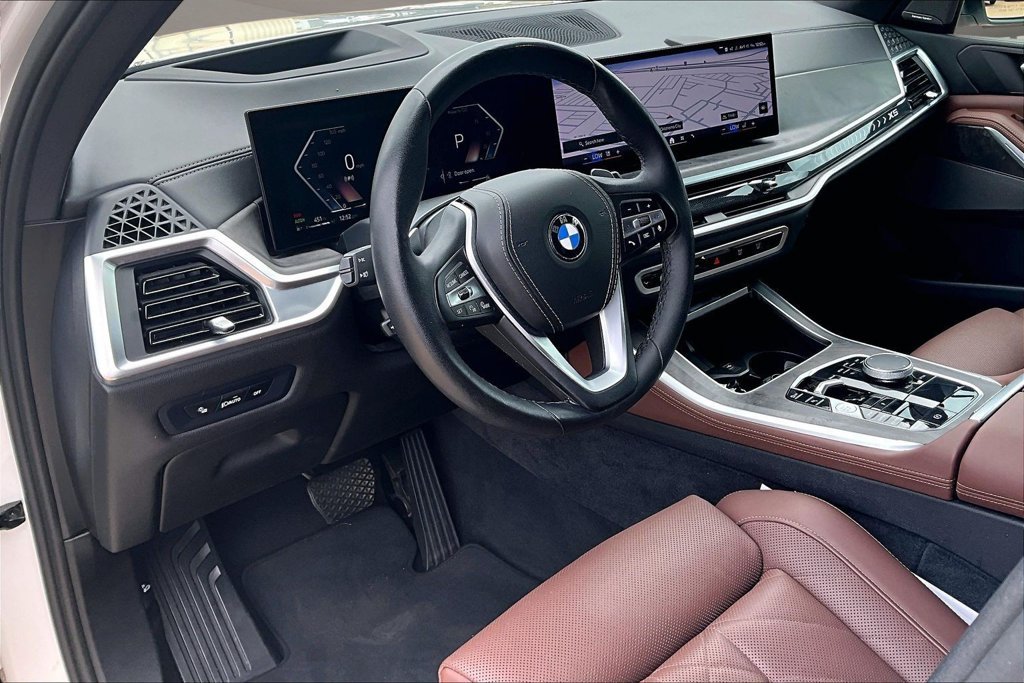 Used 2024 White BMW xDrive40i image 12