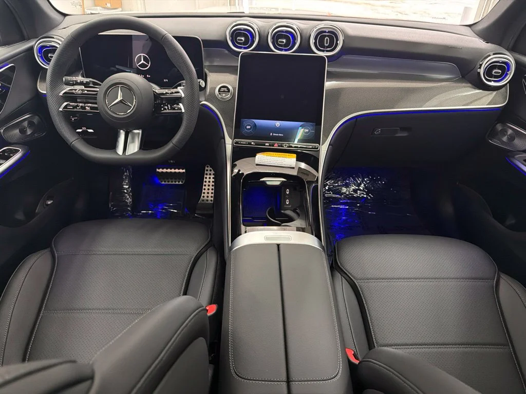 New 2027 White Mercedes-Benz GLC 300 image 23