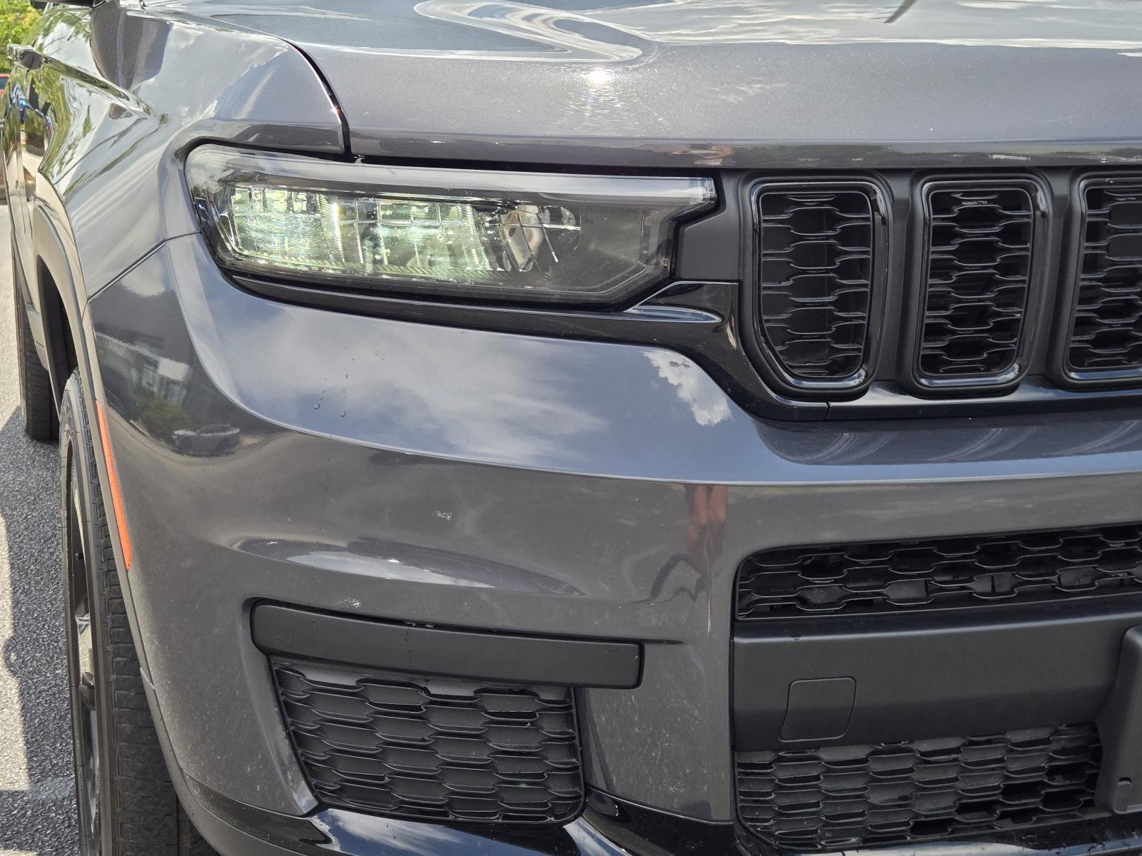 Used 2025 Gray Jeep Laredo image 4