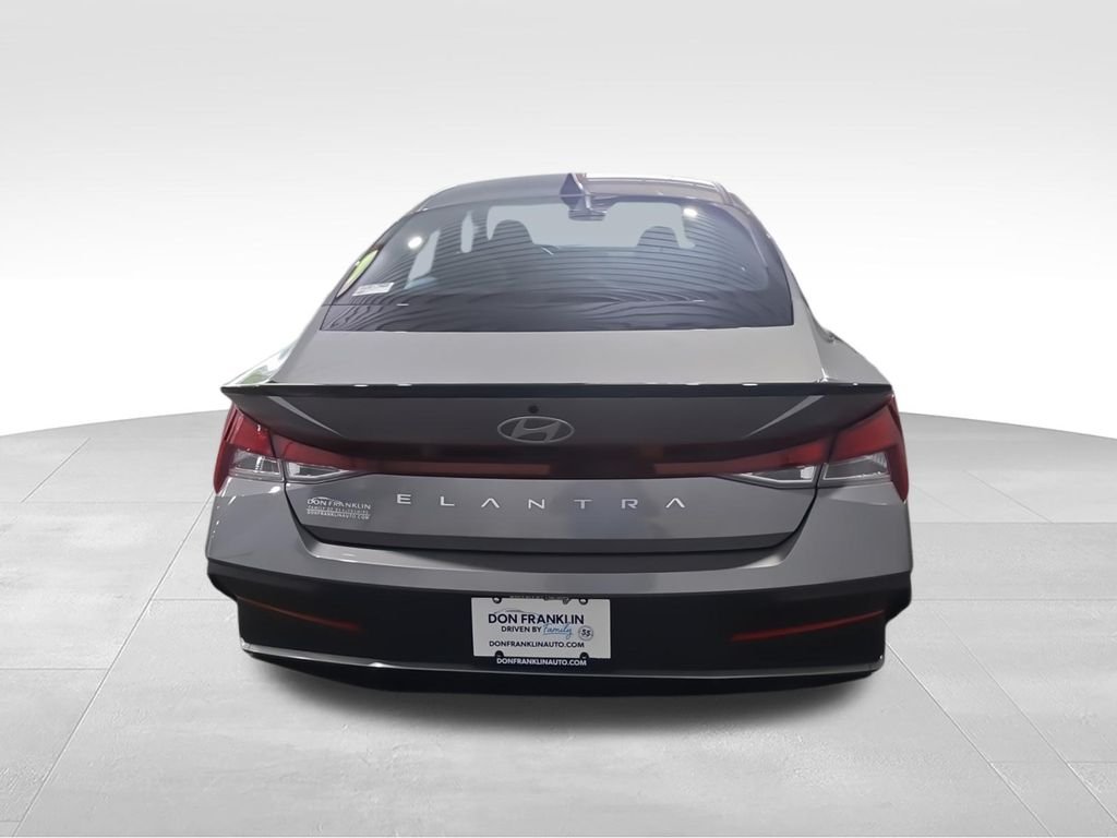 2025 Hyundai Elantra SEL - Photo 9
