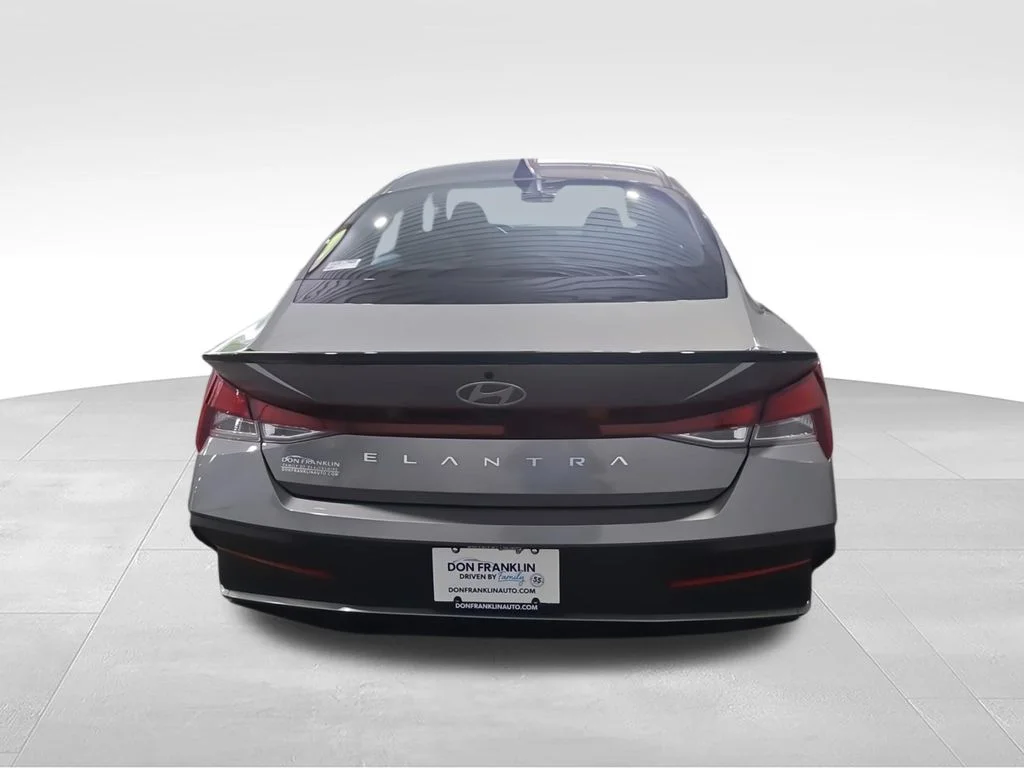 Used 2025 Silver Hyundai SEL Sport image 9