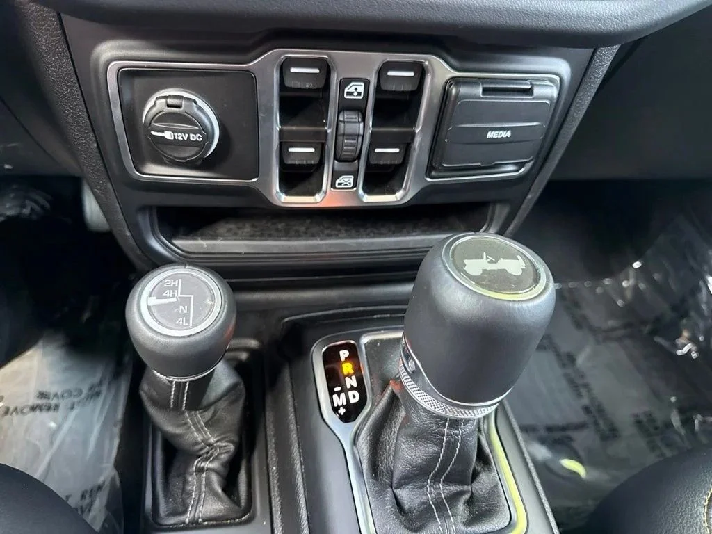 Used 2026 Anvil Clearcoat Jeep Sahara image 29