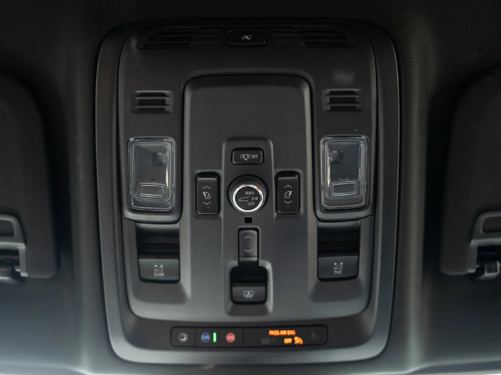 Used 2025 Onyx Black GMC AT4 Ultimate image 41