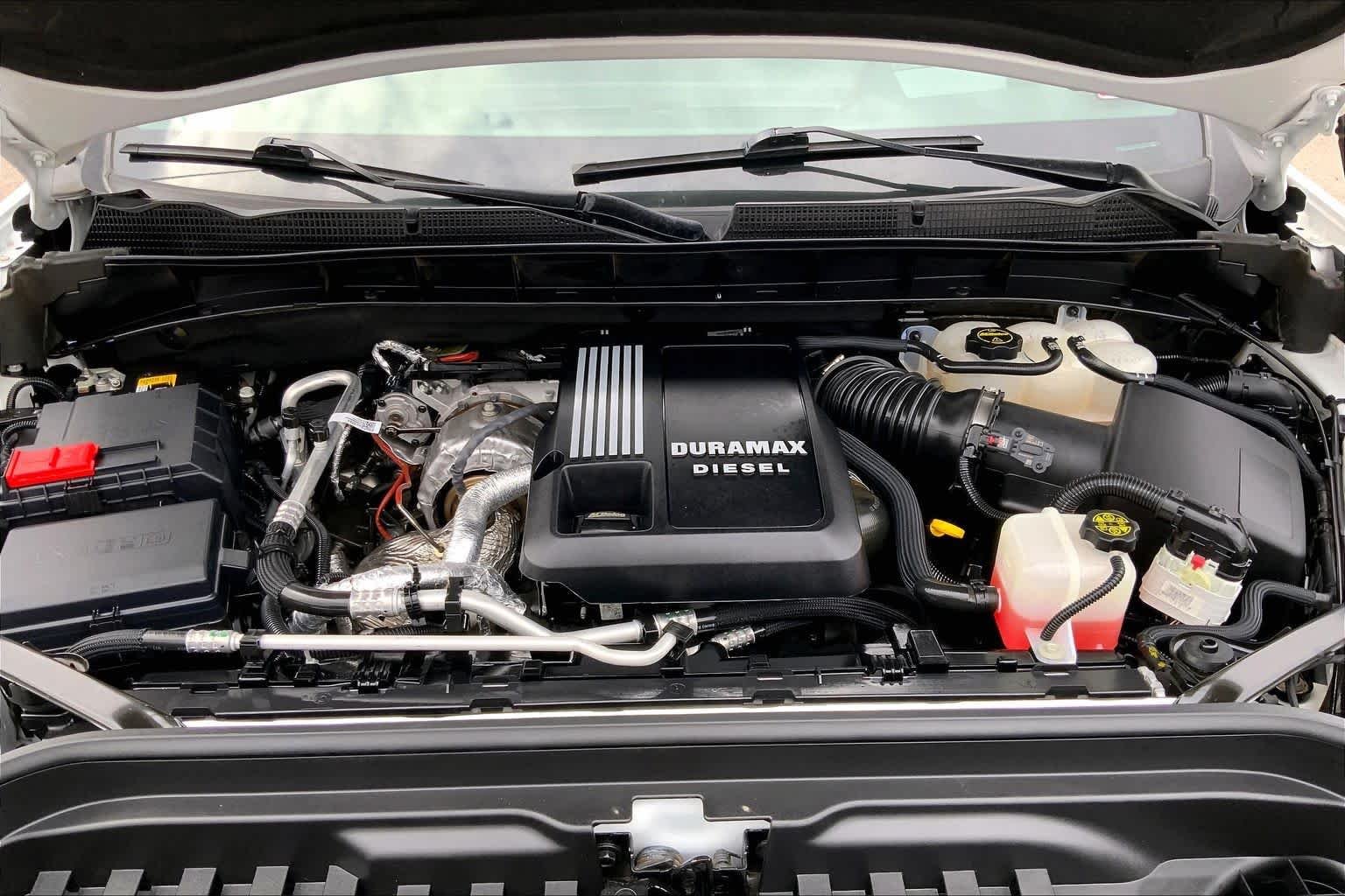 Used 2025 Summit White GMC AT4 image 32