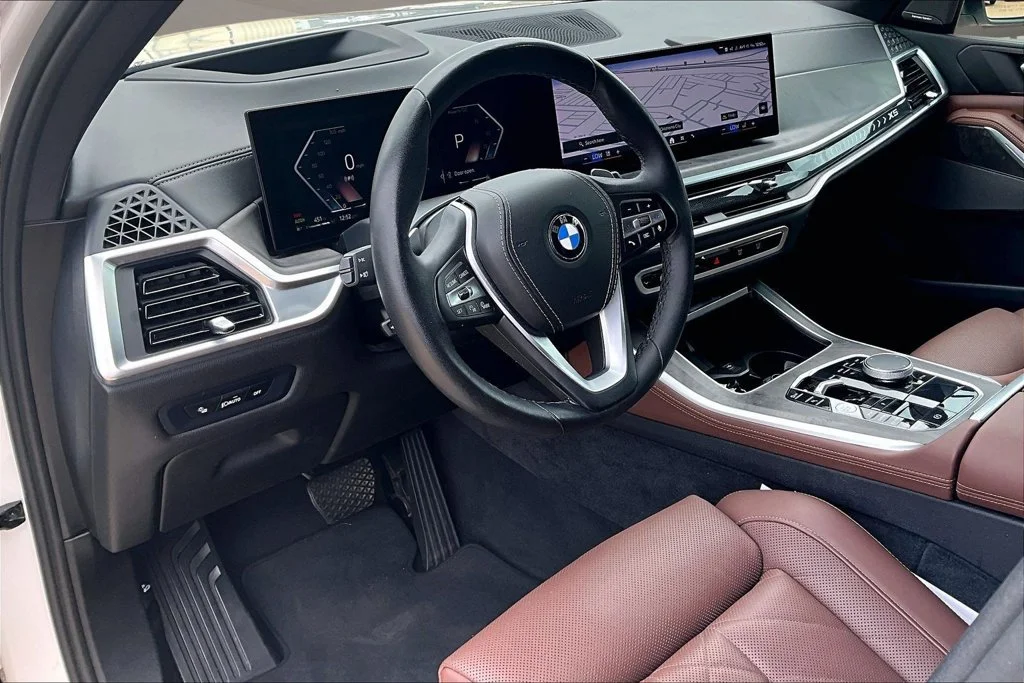 Used 2024 White BMW xDrive40i image 12