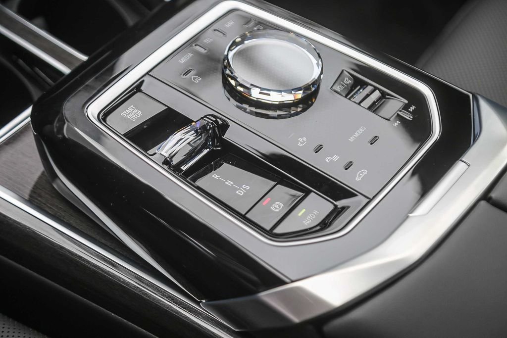 New 2026 Black Sapphire Metallic BMW 740i image 15