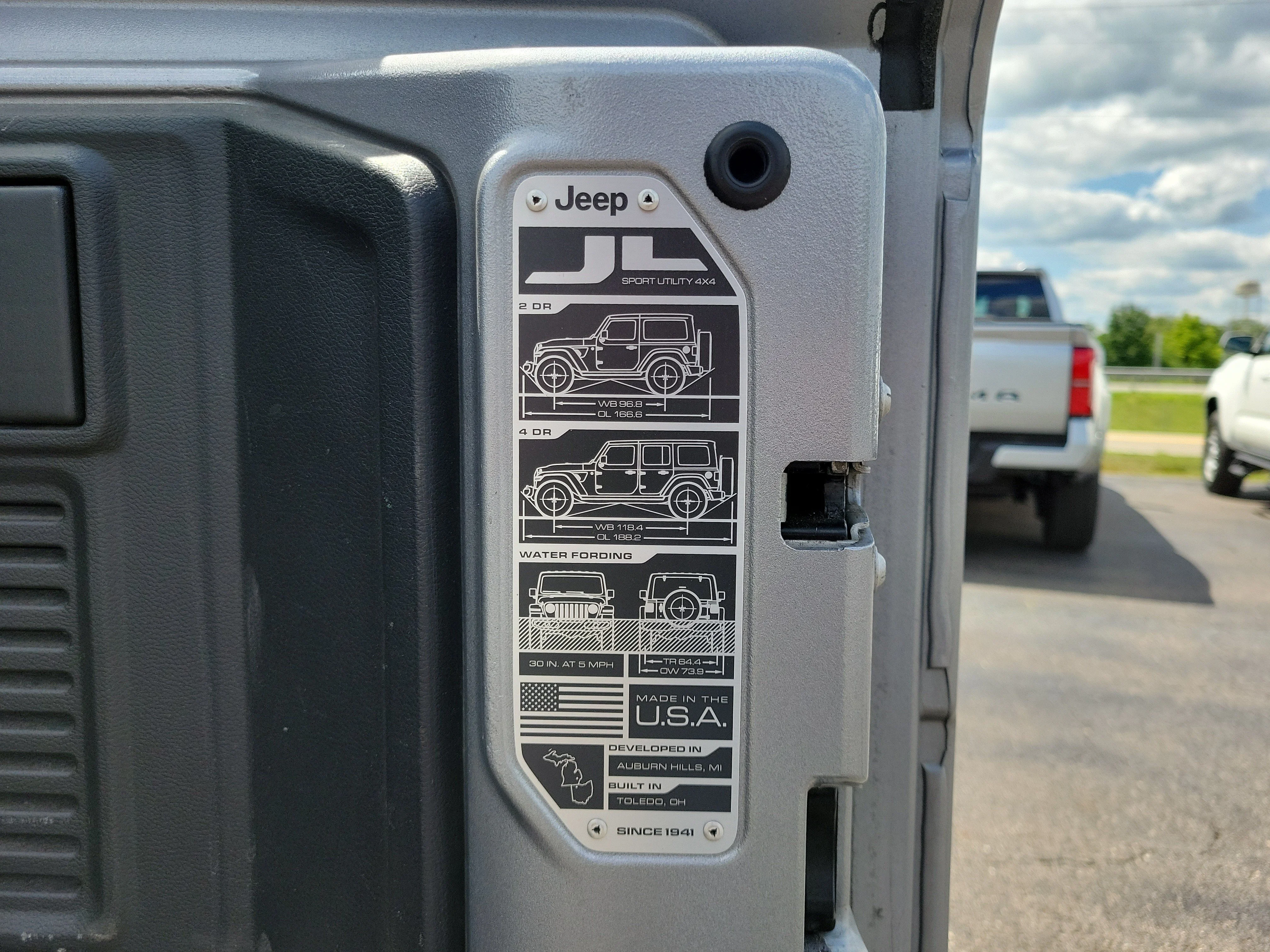 Used 2021 Billet Silver Metallic Clear Coat Jeep High Altitude image 8