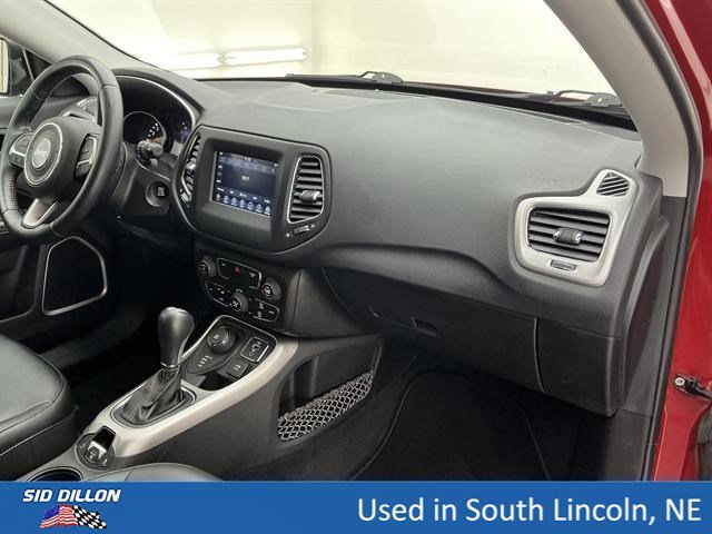Used 2018 Redline Pearlcoat Jeep Latitude image 23