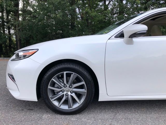 Used 2016 White Pearl Lexus 300h image 14