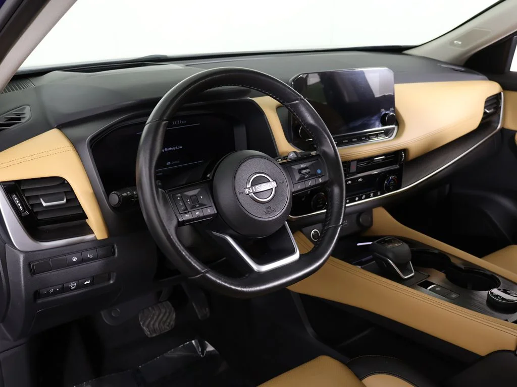 Used 2023  Nissan Platinum image 30