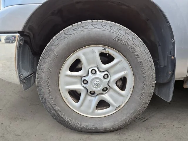 Used 2012 Silver Sky Metallic Toyota Grade image 9