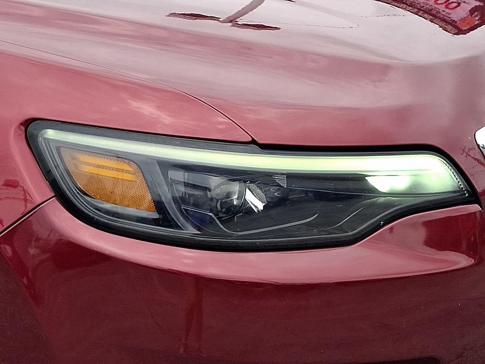 Used 2019 Velvet Red Pearlcoat Jeep Limited image 9