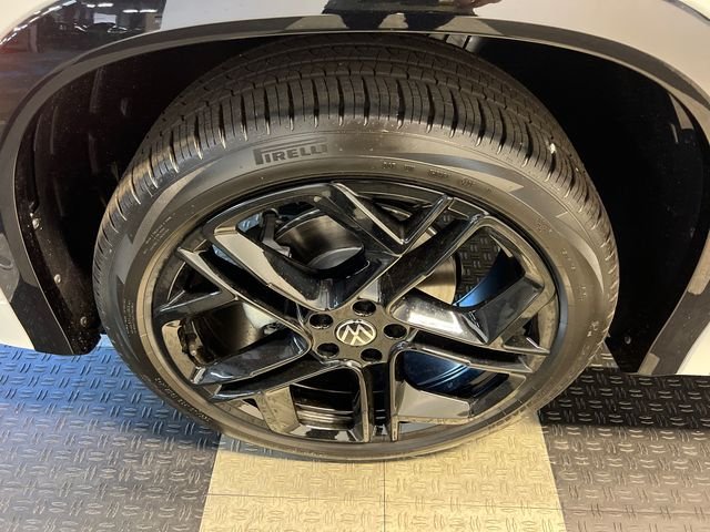 New 2026 White Volkswagen 2.0T SE R-Line Black image 9