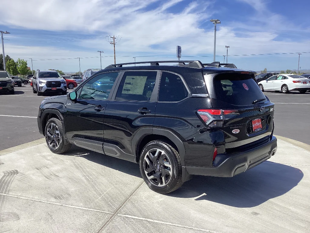 New 2026 CRYSTAL BLACK SILICA Subaru Limited Hybrid image 5