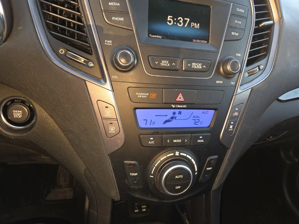 Used 2016 Black Hyundai SE image 19