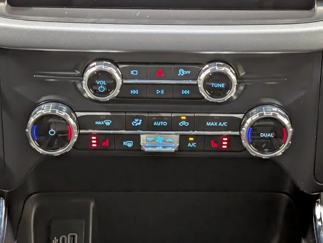New 2026 Agate Black Metallic Ford XLT image 40