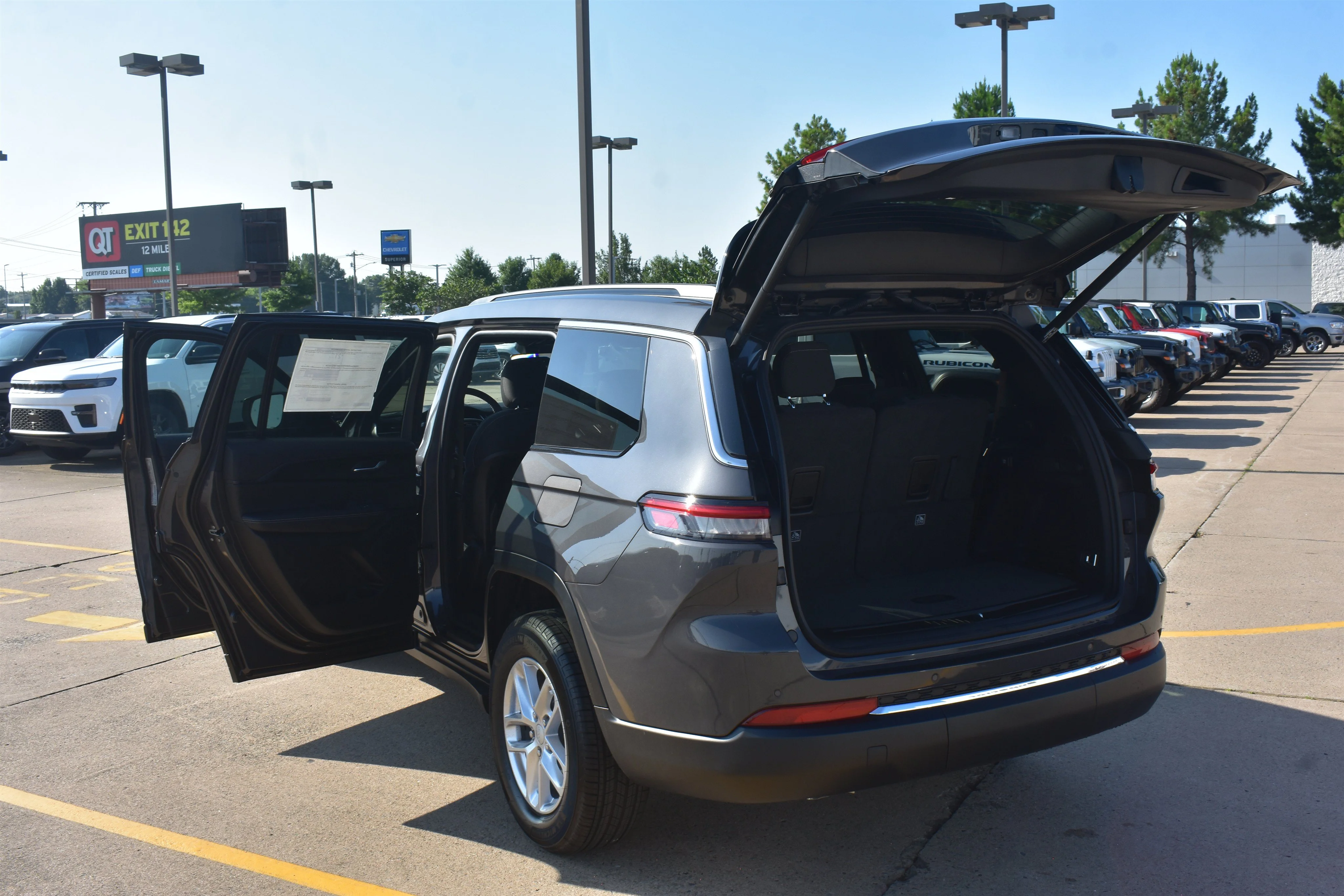 New 2026 Baltic Gray Metallic Clearcoat Jeep Laredo X image 16