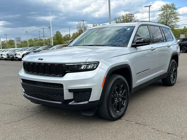 Certified Used 2024 Silver Jeep Altitude X image 5