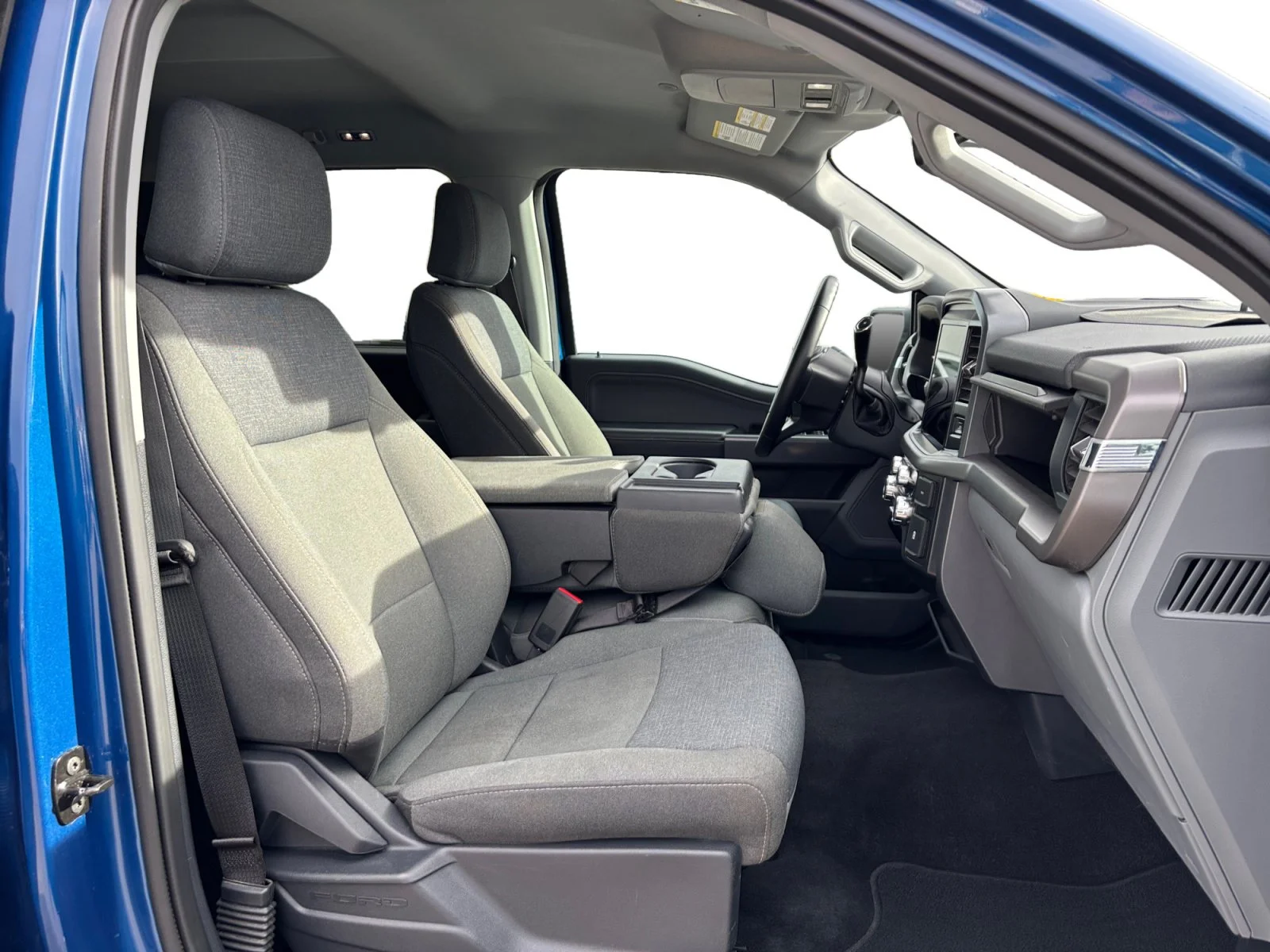 Used 2025 Blue Ford XLT image 17