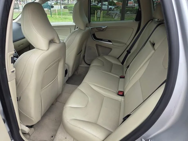 Used 2017 Silver Volvo T5 Inscription image 9