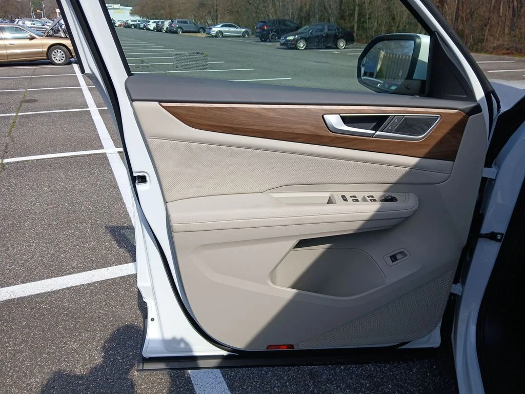 New 2026 White Volkswagen SE w/Technology image 10