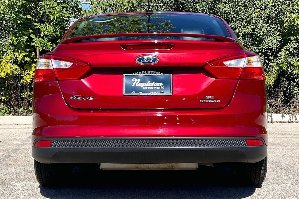 Used 2013 Red Ford SE image 4