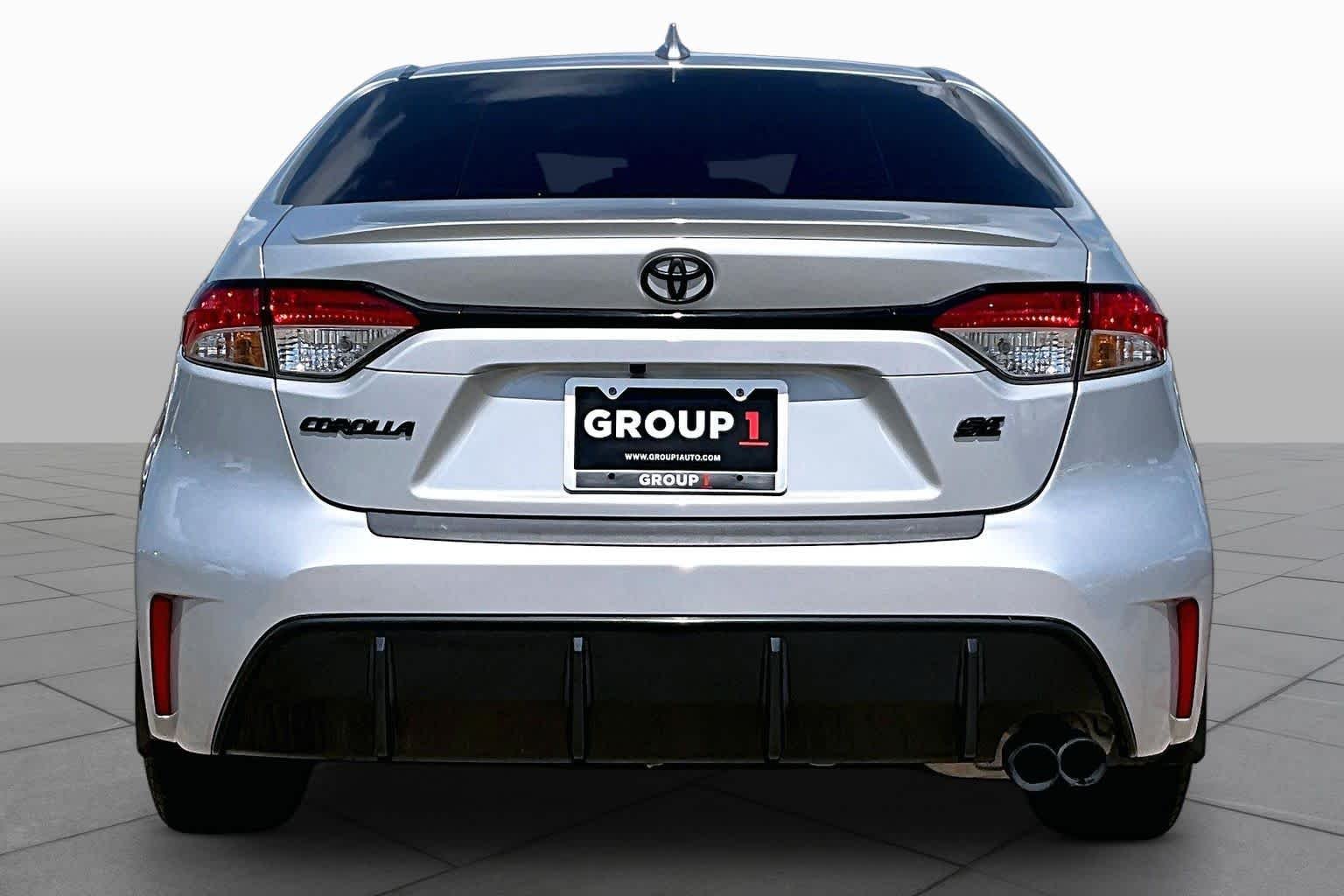Used 2025 Classic Silver Metallic Toyota SE image 5