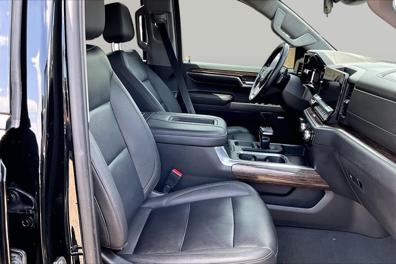 Used 2022 Onyx Black GMC Elevation image 9
