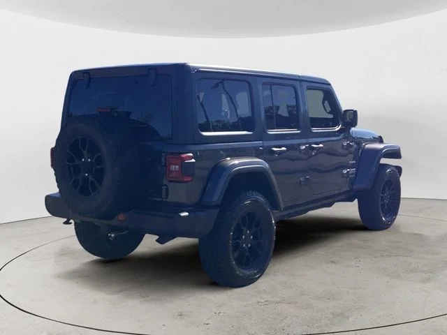 Used 2018 Crystal Metallic Jeep Unlimited Sahara image 5