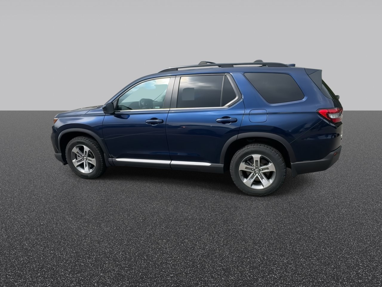 Used 2023 Blue Honda EX-L 8 Passenger image 6