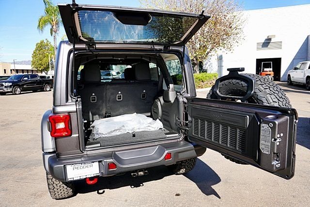 New 2026 Granite Crystal Metallic Clear-Coat Exterior Paint Jeep Rubicon image 16