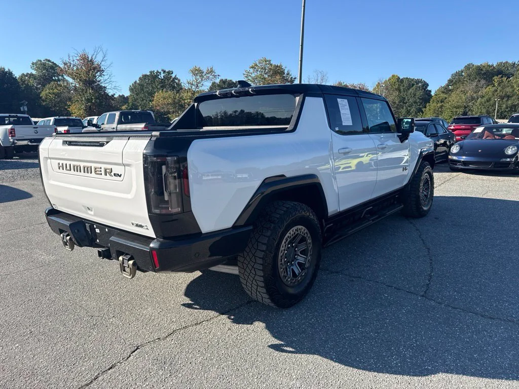 Used 2024 White GMC 2X image 5