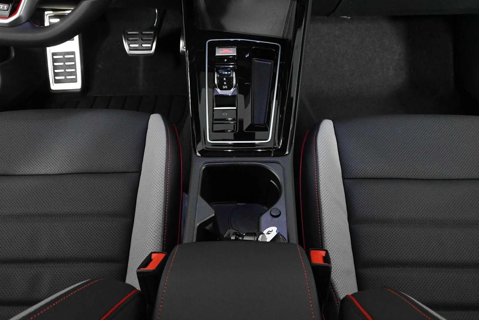 New 2026 Opal White Pearl Volkswagen SE image 17