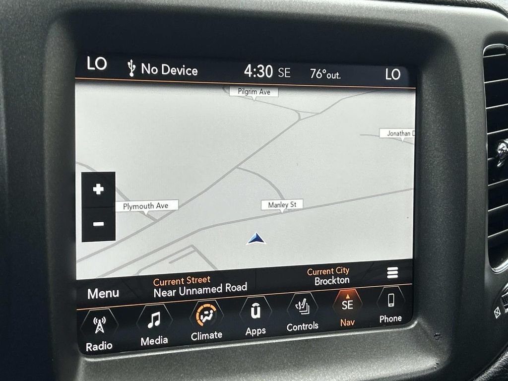 Used 2018 White Jeep Trailhawk image 33