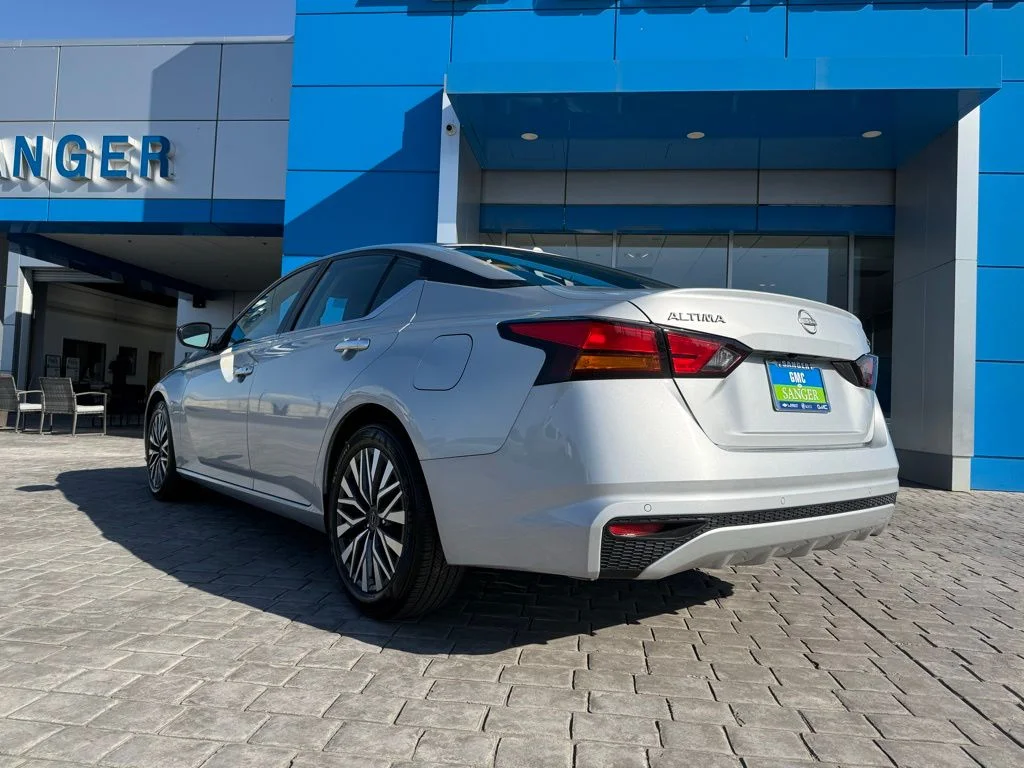 Used 2024 Silver Nissan 2.5 SV image 11