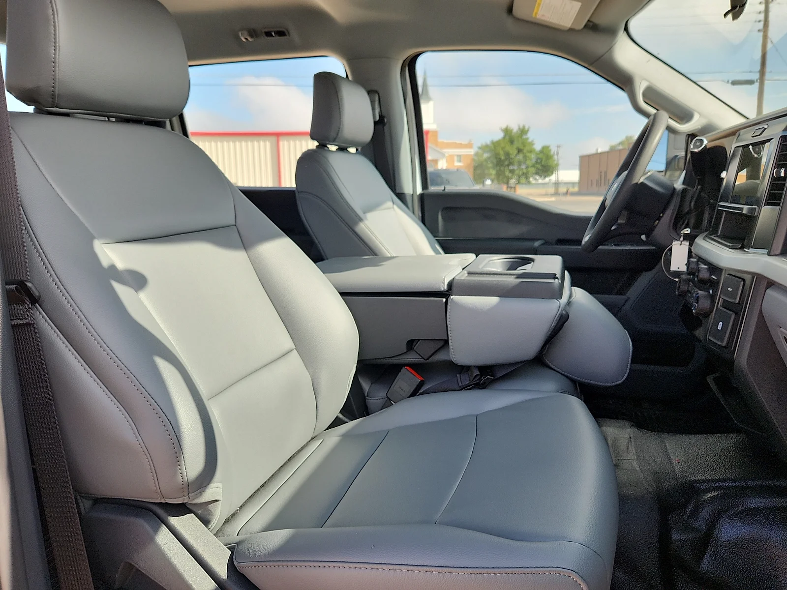 New 2026 Oxford White Ford XL image 20