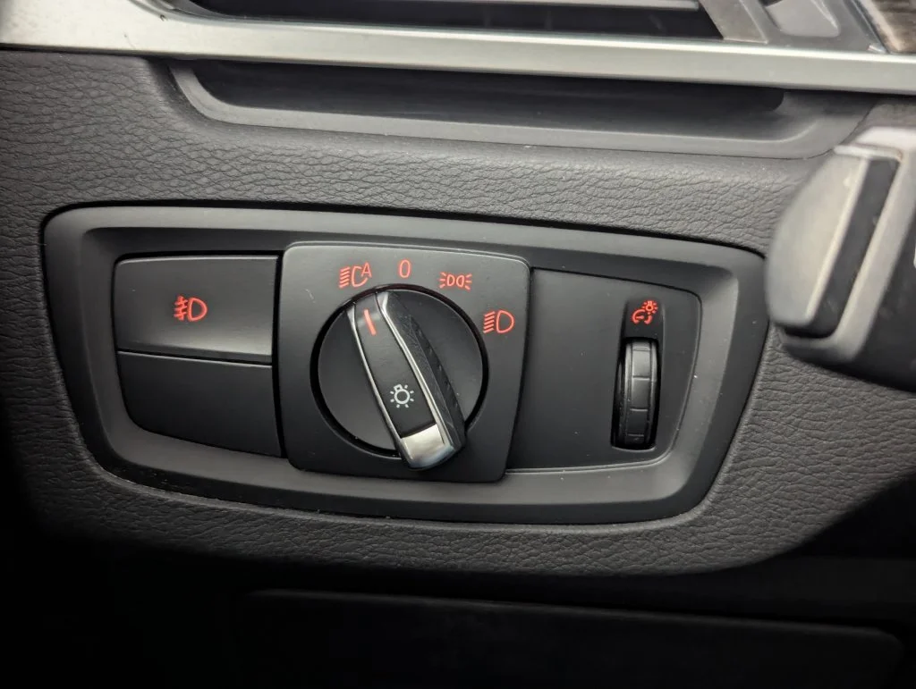 Certified Used 2018 White BMW xDrive28i image 47