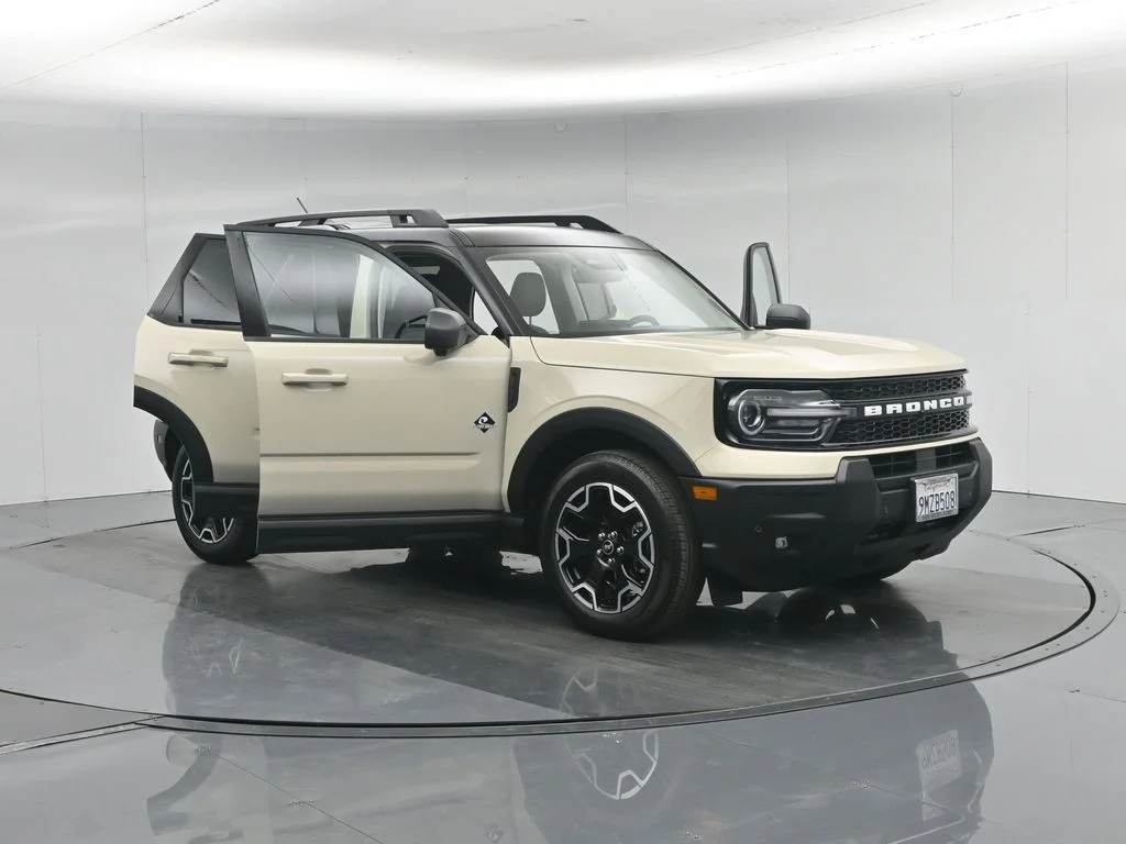 Certified Used 2025 Beige Ford Outer Banks image 34