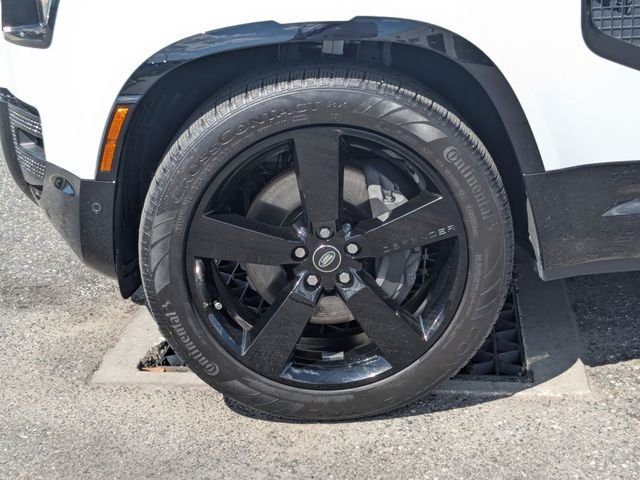 Used 2025  Land Rover X-Dynamic SE image 10