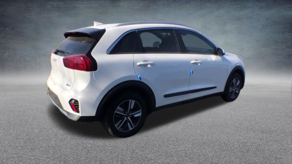 Used 2022 White Kia EX Premium image 22
